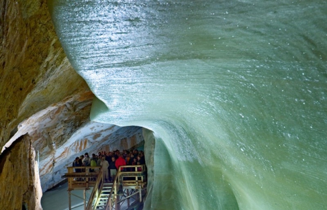 За 200 км від Ужгорода розташована найбільша льодова печера Європи - фото 2