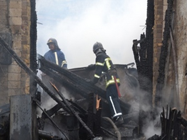 Рятувальники в Одесі ліквідували пожежу на заводі "Краян" - фото 1