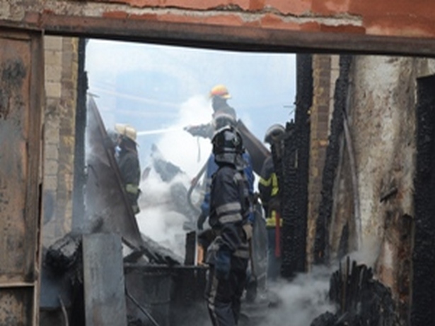 Рятувальники в Одесі ліквідували пожежу на заводі "Краян" - фото 2