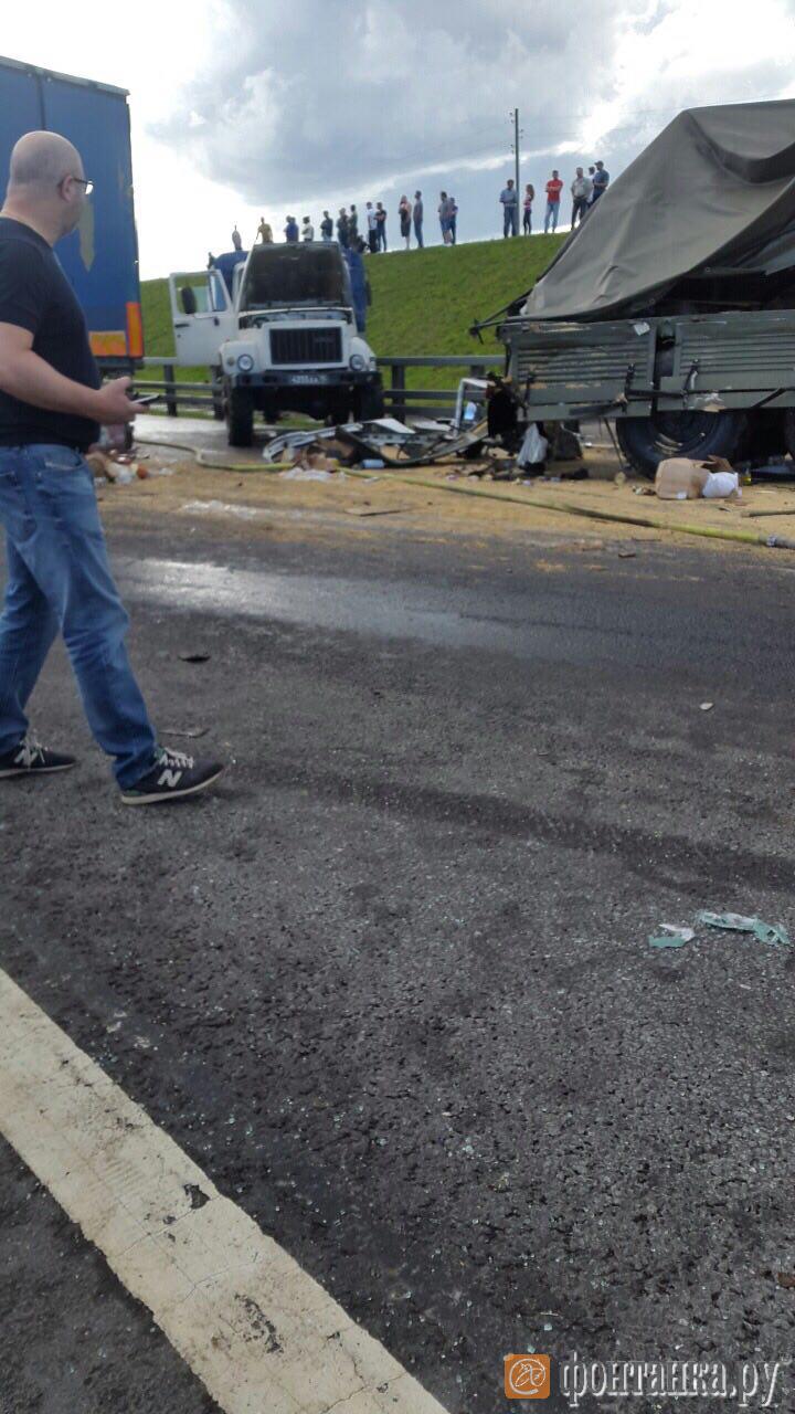 У Петербурзі зіткнулися військові вантажівки - фото 2