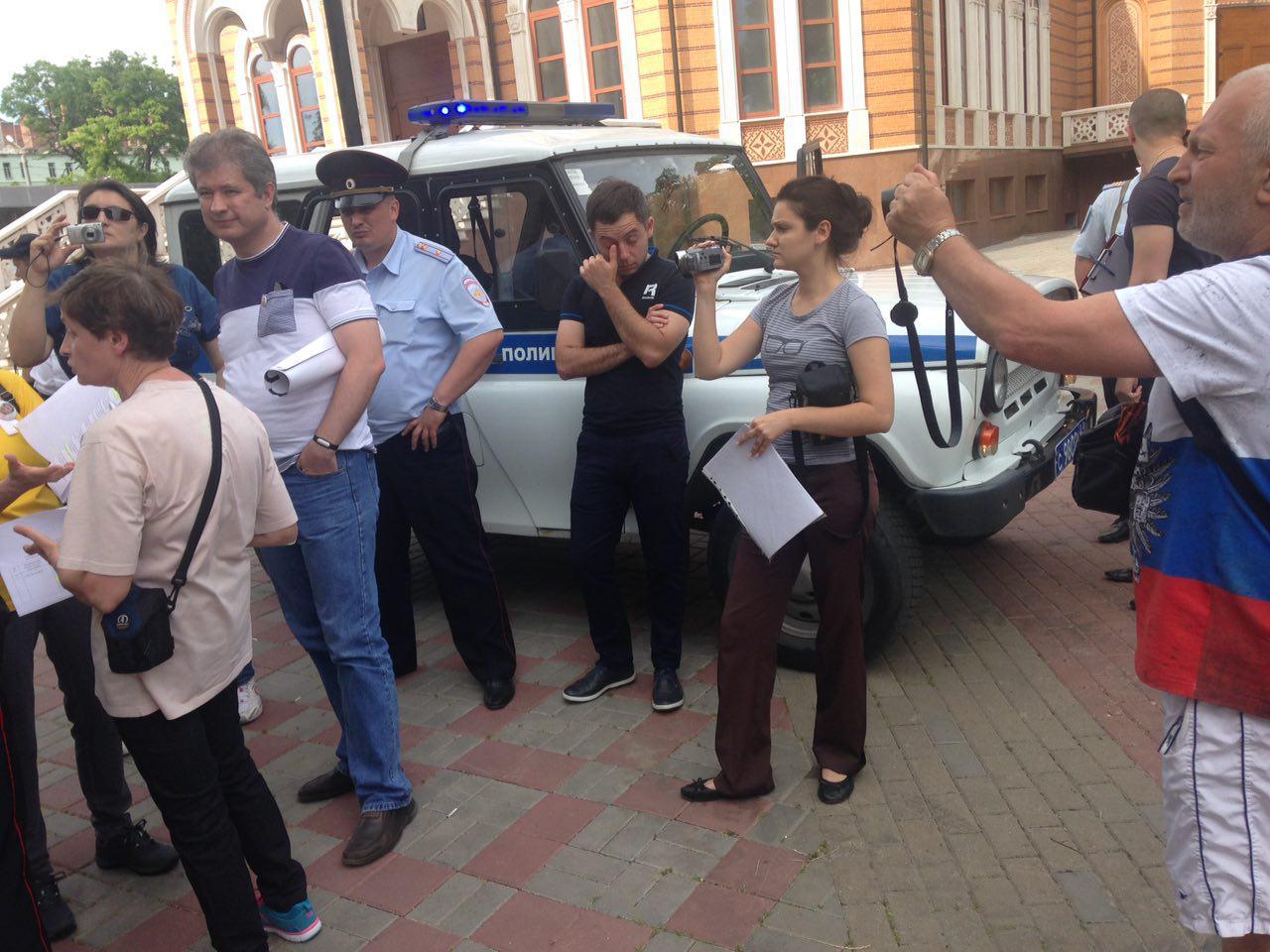 На Росії затримали учасників акції проти диктатури - фото 1