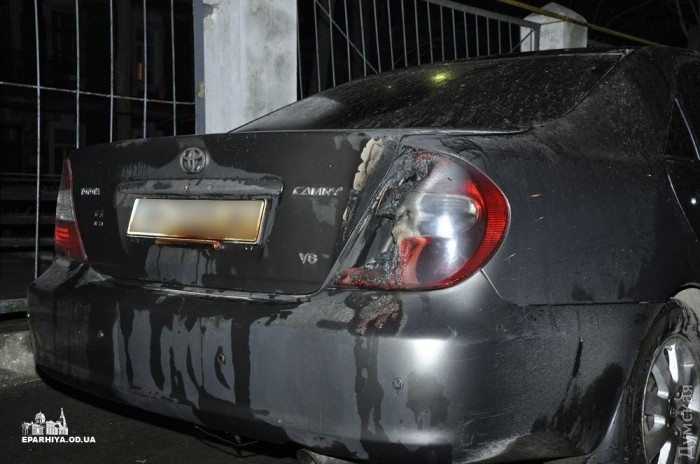 Невідомі спалили автомобіль одеського священика - фото 2
