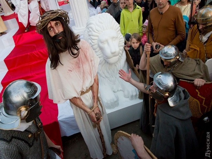 В Одесі поставили виставу з роз'яття Христа - фото 5