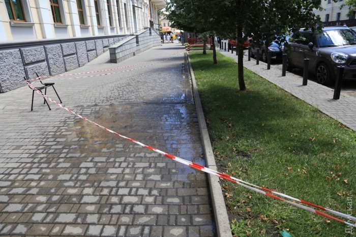 В Одесі від спеки лопаються труби водопроводу - фото 2