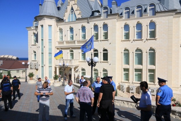Міліція підтвердила захоплення будинку Ківалова - фото 9