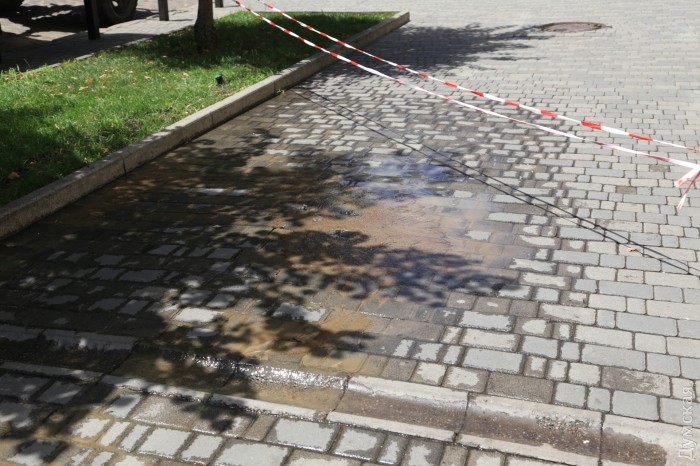 В Одесі від спеки лопаються труби водопроводу - фото 1