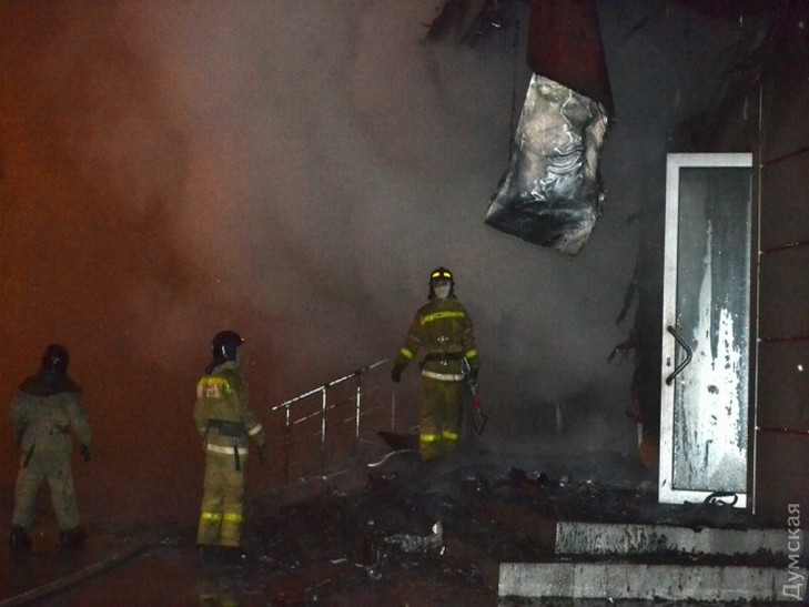 В Одесі згорів мебельний магазин - фото 2