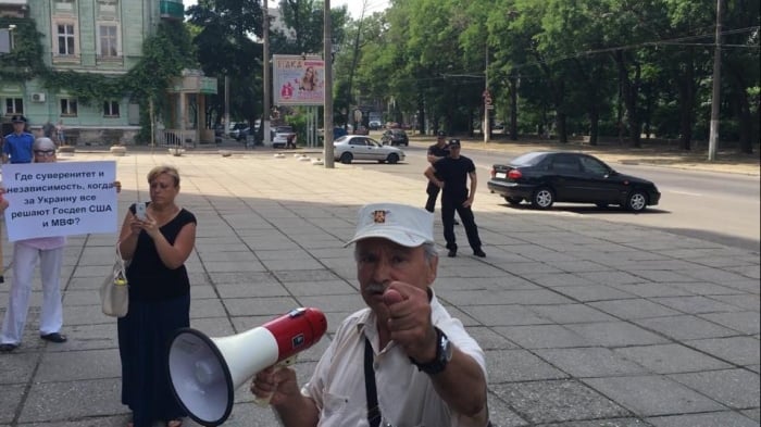Проросійські активісти Одеси "поховали" Конституцію - фото 2