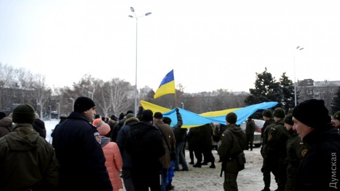 Любителів Путіна в Одесі прогнали українським прапором - фото 1
