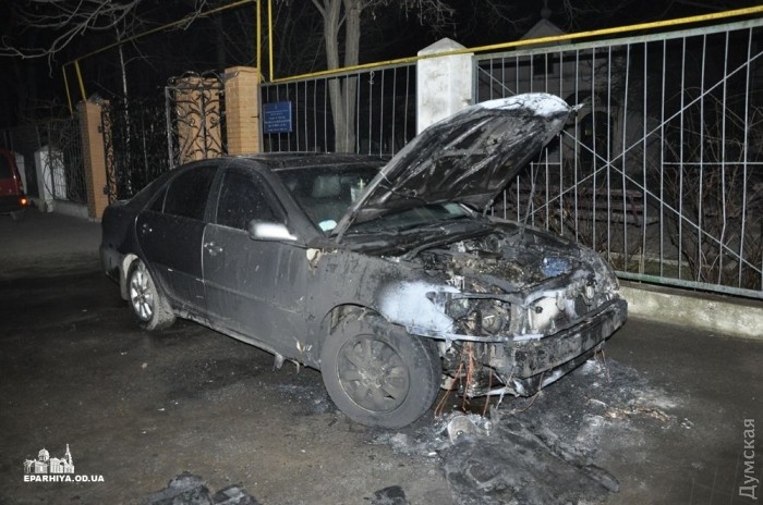 Невідомі спалили автомобіль одеського священика - фото 1