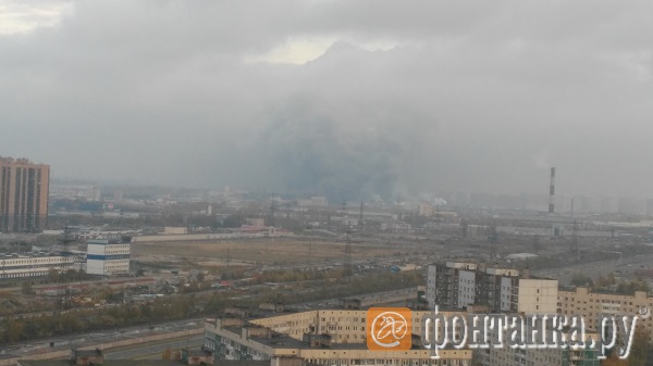 У Петербурзі пожежа: в промзоні горять бочки з маслом, чути вибухи (ФОТО,ВІДЕО) - фото 5
