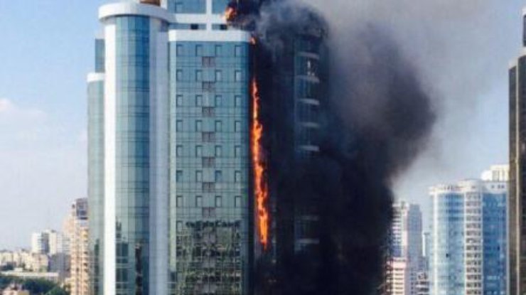 В Одесі палає 22-поверхова елітна висотка (ФОТО, ВІДЕО) - фото 1