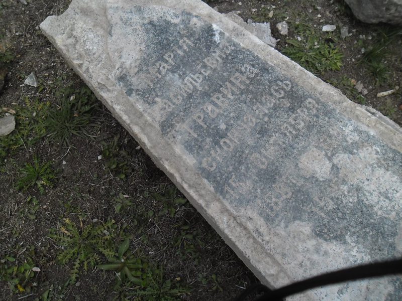 На Кіровоградщині Ленін стояв на могильних плитах, вкрадених з кладовища (ФОТОФАКТ) - фото 4