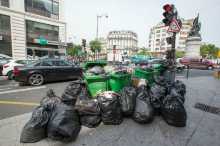 Через страйк комунальників Париж тоне у смітті - фото 2
