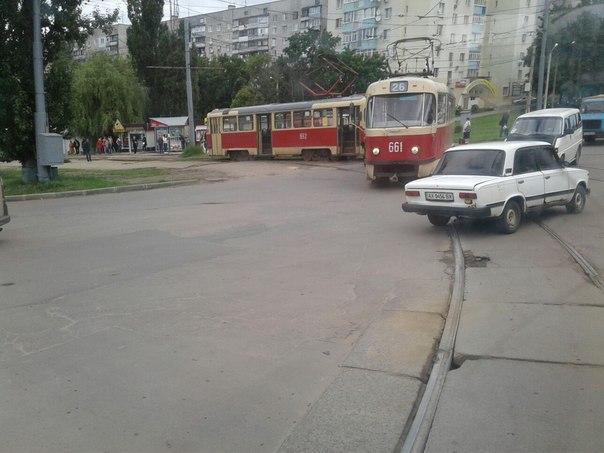 На Салтівці трамвай "втратив" на рейках один з вагонів - фото 1