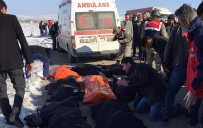 Жахлива ДТП у Туреччині: Загинули 11 студентів - фото 1