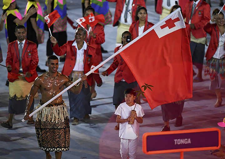 Як красень-прапороносець збірної Тонга звів з розуму жінок по всьому світу - фото 2