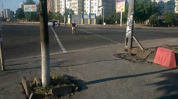Як у Києві будують велодоріжку з Троєщини у центр міста (ФОТОРЕПОРТАЖ) - фото 5