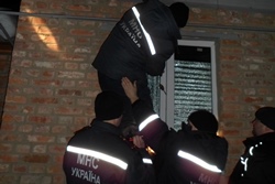 На Сумщині рятувальники звільнили дівчинку з "квартирного полону" - фото 1