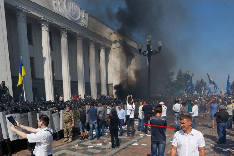 Під Радою "засвітились" і вінничани - фото 4