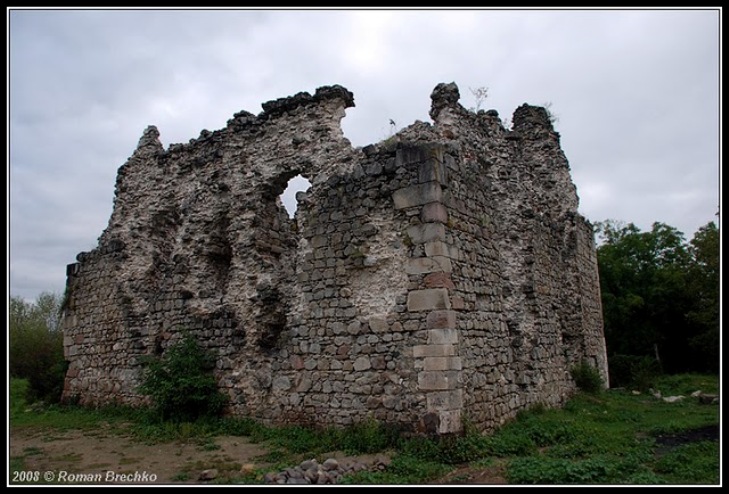 Які моторошні таємниці поховали руїни Середнянського замку на Закарпатті - фото 3