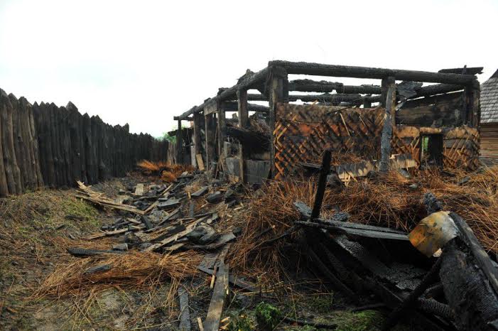 У Запоріжжі блискавка спалила історичний комплекс "Запорізька Січ" - фото 1