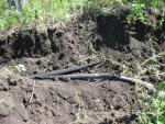 На Луганщині нелегальний трубопровід пального був замаскований під сарай - фото 1