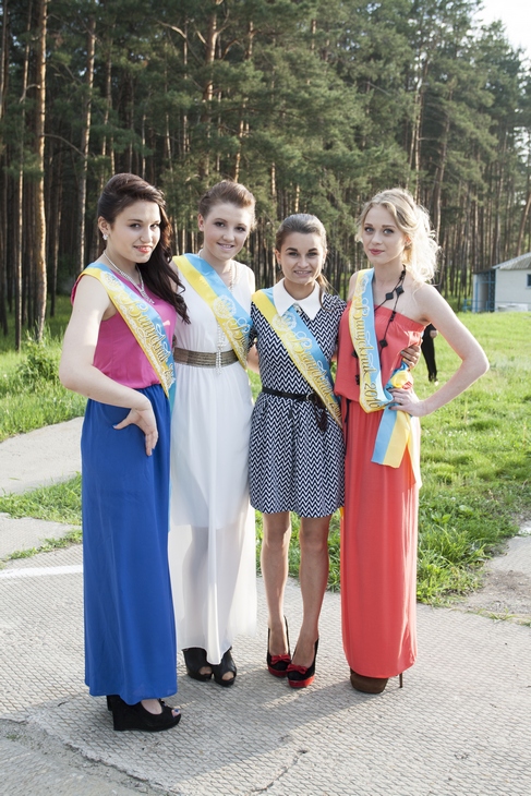 Як волонтери помагали сиротам Донбасу провести випускний - фото 6