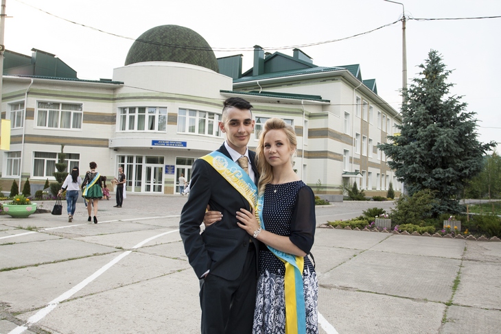 Як волонтери помагали сиротам Донбасу провести випускний - фото 8