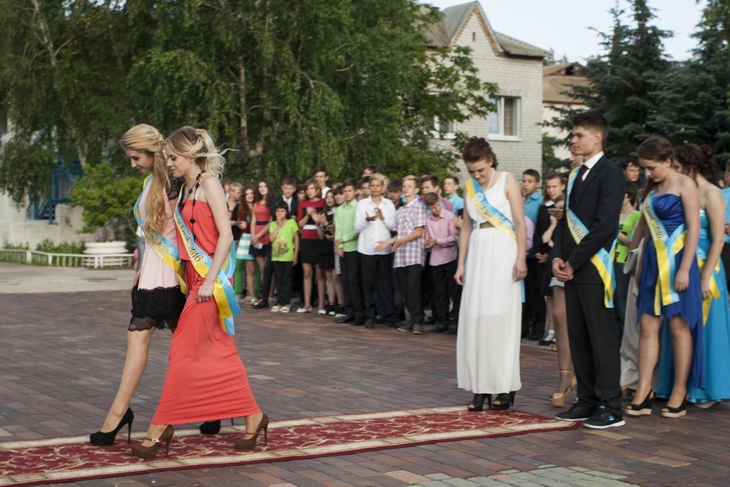 Як волонтери помагали сиротам Донбасу провести випускний - фото 13