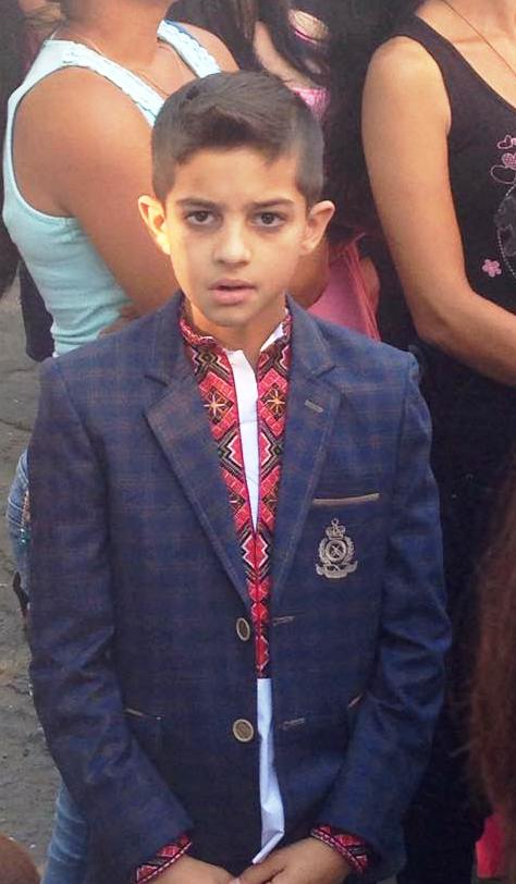 В Ужгороді на святкову "лінійку" вишиванки вдягнули і ромські діти - фото 7