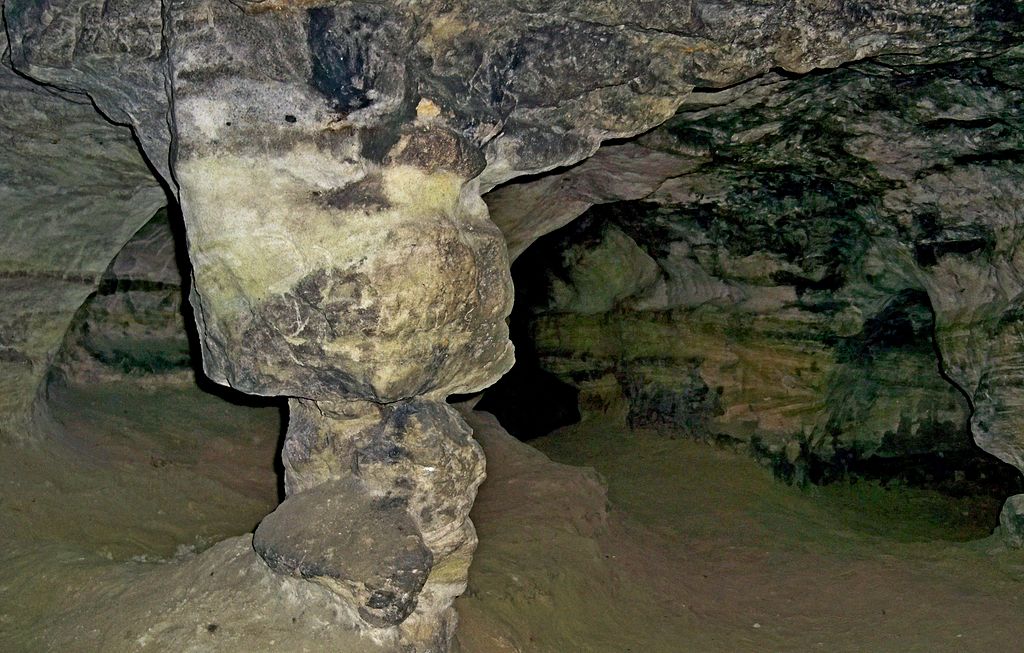 Страдчанська печера 