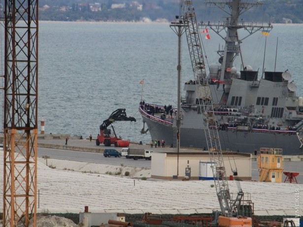 Військовий корабель США Зайшов в порт Одеси - фото 1