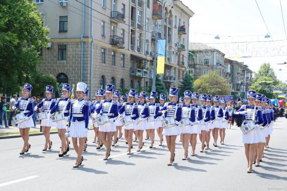 У центрі Харкова більше 4 тис. студентів влаштували європейський парад - фото 2