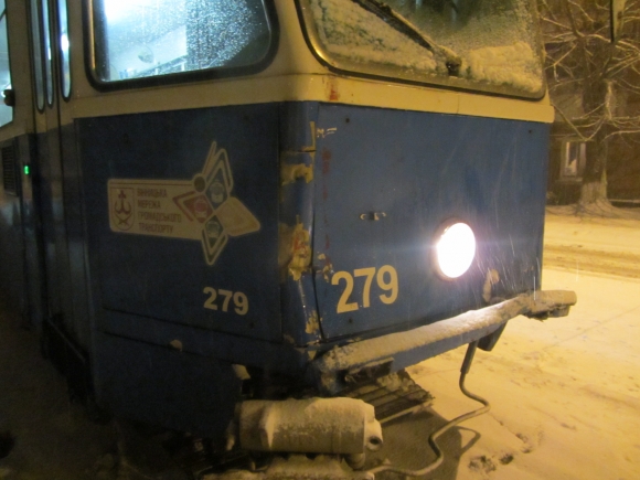 У Вінниці в негоду трактор врізався в трамвай - фото 1
