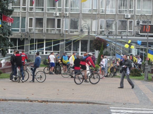 Річницю Незалежності вінничани зустрічали патріотичним велопробігом - фото 2