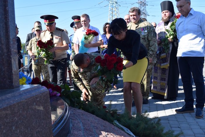 У Дніпрі жалобні заходи до дня Іловайської трагедії пройшли без "перших осіб" - фото 2