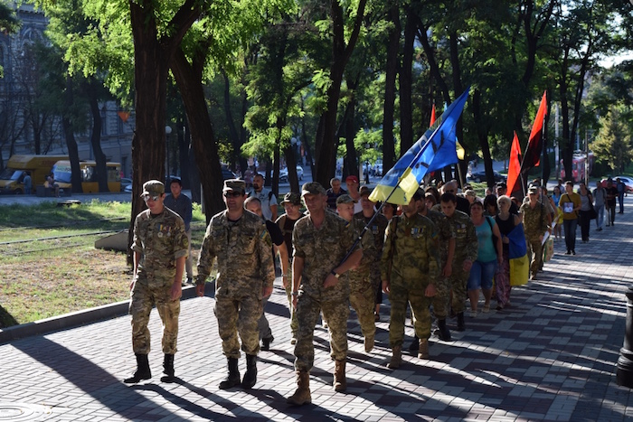 У Дніпрі жалобні заходи до дня Іловайської трагедії пройшли без "перших осіб" - фото 4