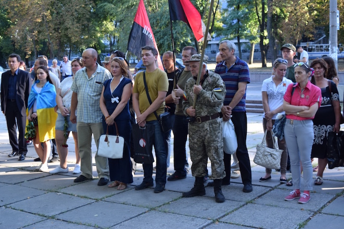 У Дніпрі жалобні заходи до дня Іловайської трагедії пройшли без "перших осіб" - фото 5