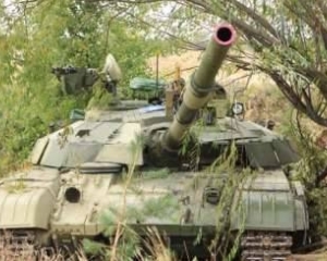 У Новоазовську розвідники виявили танки терористів з українською символікою - фото 1