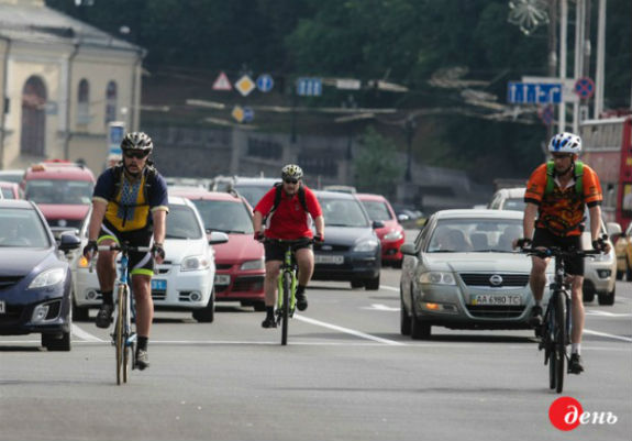Кияни масово пересіли на велосипеди (ФОТО) - фото 1