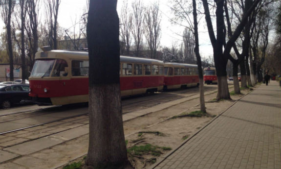 У Києві утворився затор із 13 трамваїв - фото 1