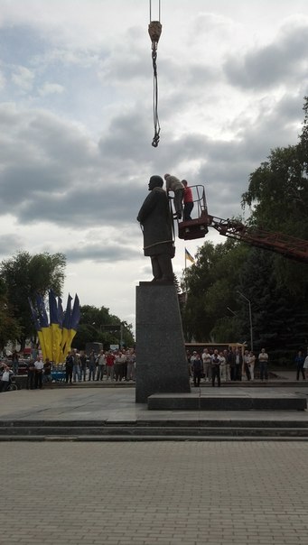 На Харківщині стало ще на одного Леніна менше  - фото 1