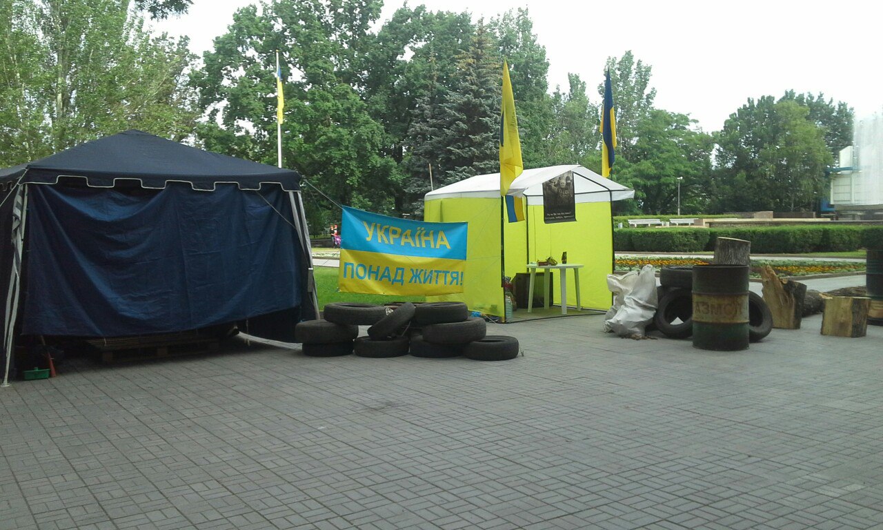 Другий день мітингу: пікетувальники під Миколаївською ОДА збираються "розростатися"