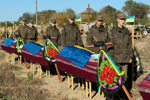 Поки Путін говорить про Донбас, Турчинов тестує зброю: 2 жовтня у фотографіях - фото 13