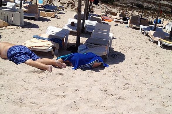 У Тунісі бойовики відкрили стрілянину по туристах: загинуло 27 осіб (ФОТО, ВІДЕО 18+) - фото 1