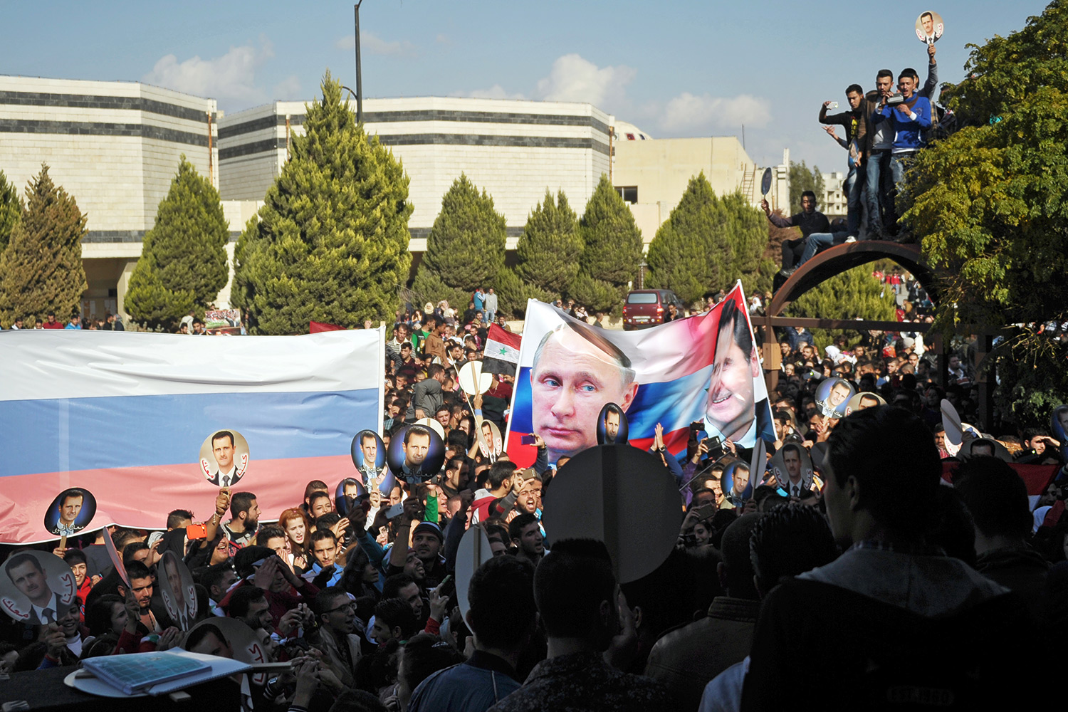 Сирійських студентів змушують прославляти Путіна та російські бомби - фото 1