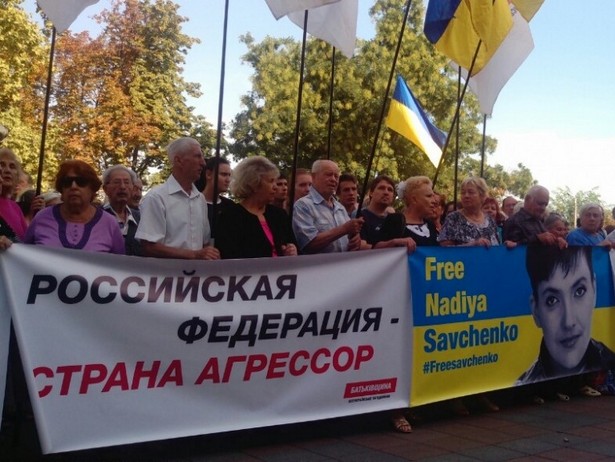 Перед будтнком Міськради в Одесі зібрався натовп з різними вимогами - фото 1