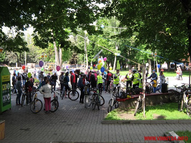 Вінничани відзначили День сім'ї велопробігом - фото 4