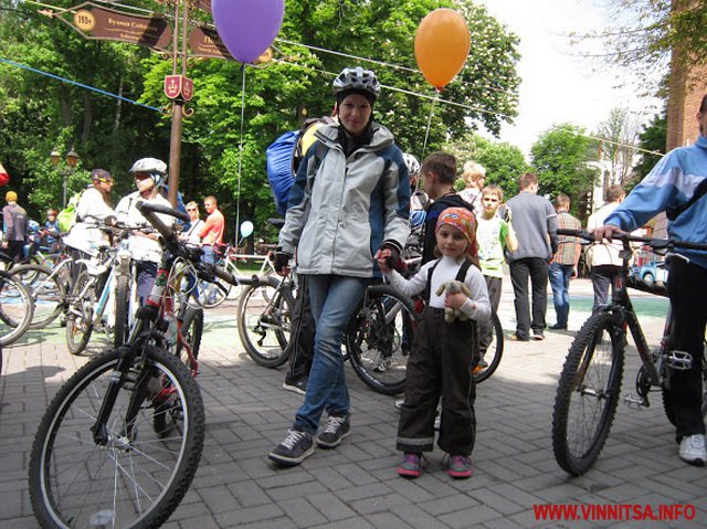 Вінничани відзначили День сім'ї велопробігом - фото 2